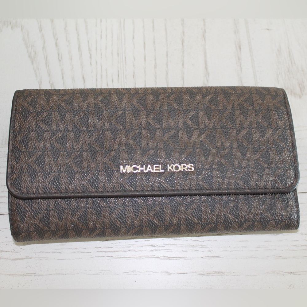 Michael Kors Jet Set Large Logo Trifold Wallet